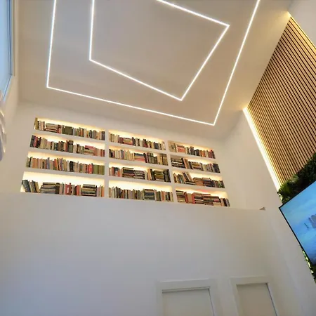 Biblioteca De Lujo En El Centro Historico De Appartamento